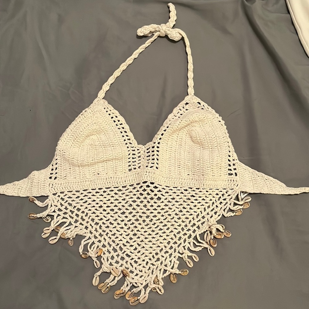 Handmade knitted backless halter top with shells
